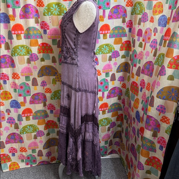 The Pyramid Collection. Sleeveless Bohemian Sleeveless Dress. Small - Picture 9 of 11